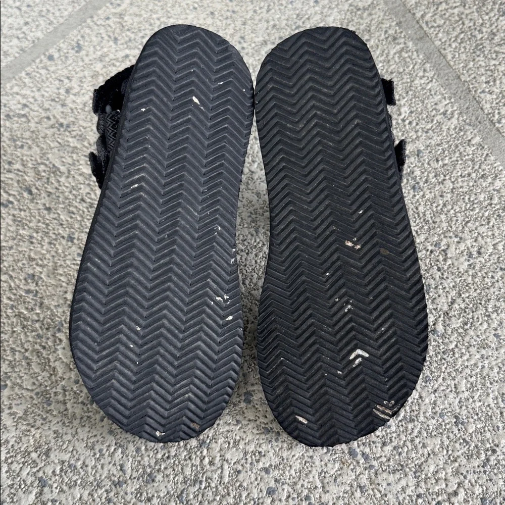 Black strappy adjustable foam base sport sandals size 37